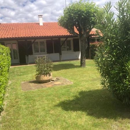 Вилла Agreable Maison A 400M Du Lac Сангине Экстерьер фото