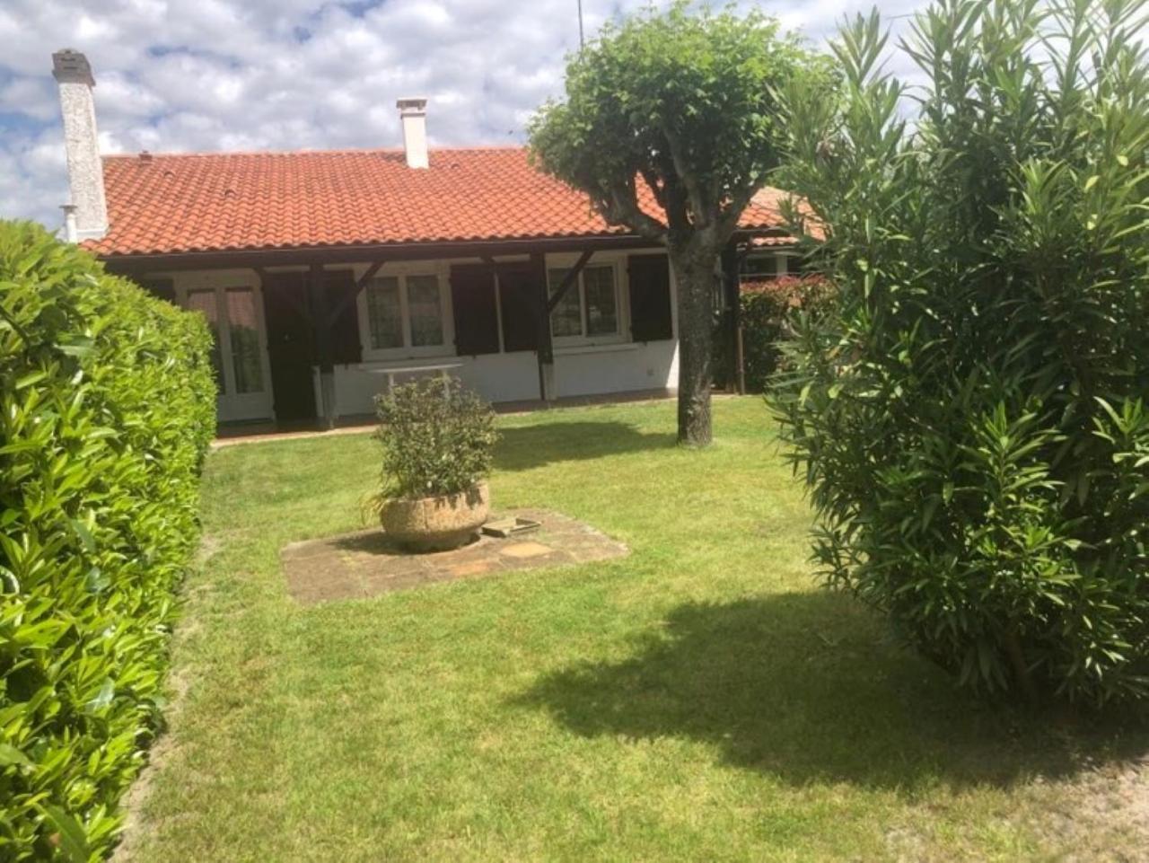 Вилла Agreable Maison A 400M Du Lac Сангине Экстерьер фото