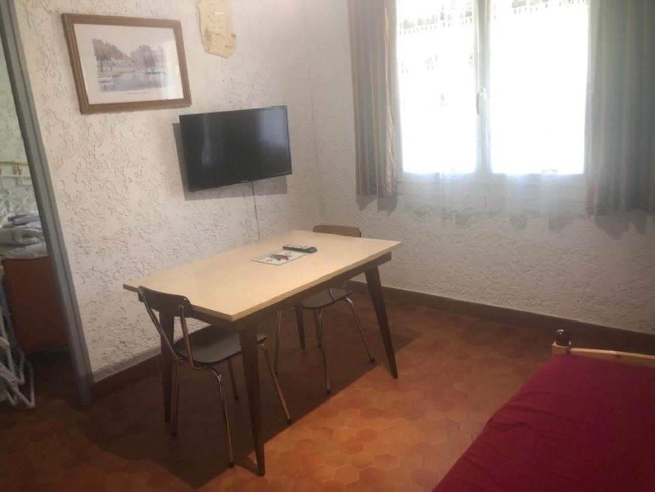 Вилла Agreable Maison A 400M Du Lac Сангине Экстерьер фото
